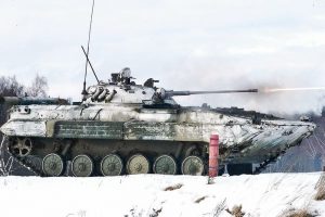На маршах, на позициях, в учебных атаках