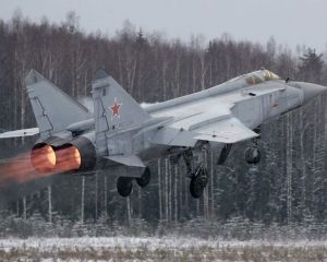 На маршах, на позициях, в учебных атаках.