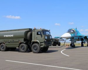Аэродромный автотопливозаправщик АТЗ-20.
