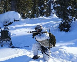 На маршах, на позициях, в учебных атаках.