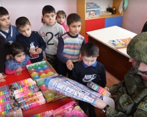 Подарки детям Ашана.