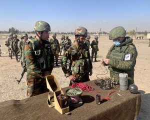 Сирийские военнослужащие на занятиях с российскими инструкторами.