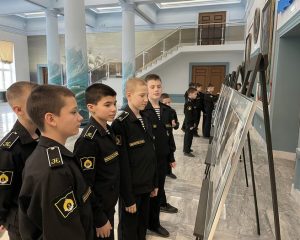 В память о беспримерной стойкости и героизме