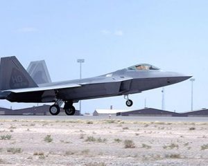 США F-22 остаются на земле.