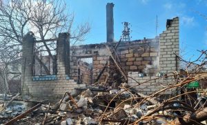Последствия артиллерийского удара вооружённых сил Украины по селу Пионерское в ЛНР, в результате которого погибли два человека. Фото РИА новости.