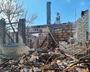Последствия артиллерийского удара вооружённых сил Украины по селу Пионерское в ЛНР, в результате которого погибли два человека. Фото РИА новости.