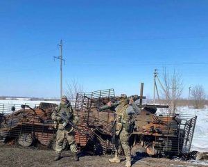 Нацизм выжигаем кинжальным огнём.
