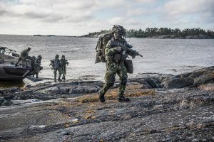 Запад играет с огнём