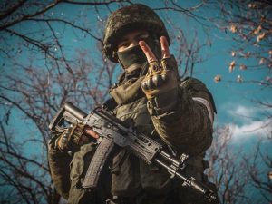 Российские военнослужащие, выполняющие задачи специальной военной операции, знают, что по всей стране и за её пределами проходят масштабные акции в их поддержку. Бойцы искренне благодарят за тёплые слова и передают огромный привет на Родину. Vсё обязательно будет хорошо!