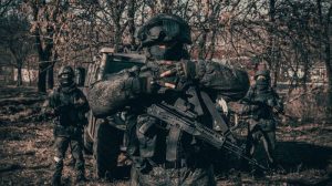 Российские военнослужащие, выполняющие задачи специальной военной операции, знают, что по всей стране и за её пределами проходят масштабные акции в их поддержку.  Бойцы искренне благодарят за тёплые слова и передают огромный привет на Родину.  Vсё обязательно будет хорошо!