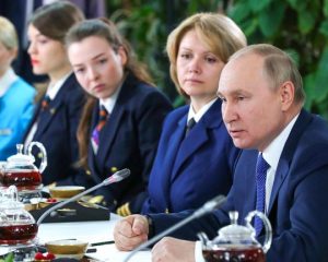 Владимир ПУТИН: Российские военнослужащие с честью сражаются за наше будущее, за будущее наших детей