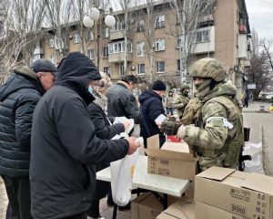 Своих в беде не бросаем