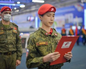 Следуют традициям доблести и чести!