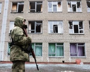 ДНР. Горловка. Последствия обстрела школы. Фото ТАСС.
