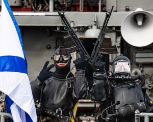 Российские военнослужащие, выполняющие задачи специальной военной операции, знают, что по всей стране и за её пределами проходят масштабные акции в их поддержку. Бойцы искренне благодарят за тёплые слова и передают огромный привет на Родину. Vсё обязательно будет хорошо!