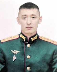 Старший лейтенант Жанат Касенов.