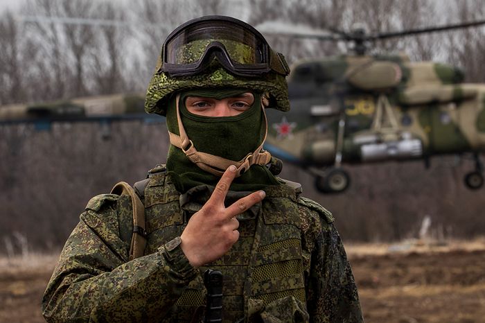 Российские военнослужащие, выполняющие задачи специальной военной операции, знают, что по всей стране и за её пределами проходят масштабные акции в их поддержку. Бойцы искренне благодарят за тёплые слова и передают огромный привет на Родину. Vсё обязательно будет хорошо!