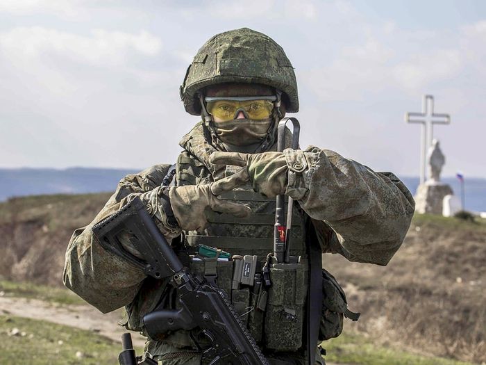 Российские военнослужащие, выполняющие задачи специальной военной операции, знают, что по всей стране и за её пределами проходят масштабные акции в их поддержку.  Бойцы искренне благодарят за тёплые слова и передают огромный привет на Родину.  Vсё обязательно будет хорошо!