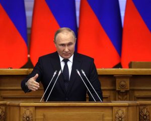 Владимир ПУТИН: Наши солдаты и офицеры, ополченцы Донбасса героически выполняют свой долг.