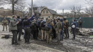 Украинские власти в информационной войне против России активно используют корреспондентов местных и западных СМИ.