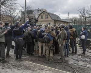 Украинские власти в информационной войне против России активно используют корреспондентов местных и западных СМИ.