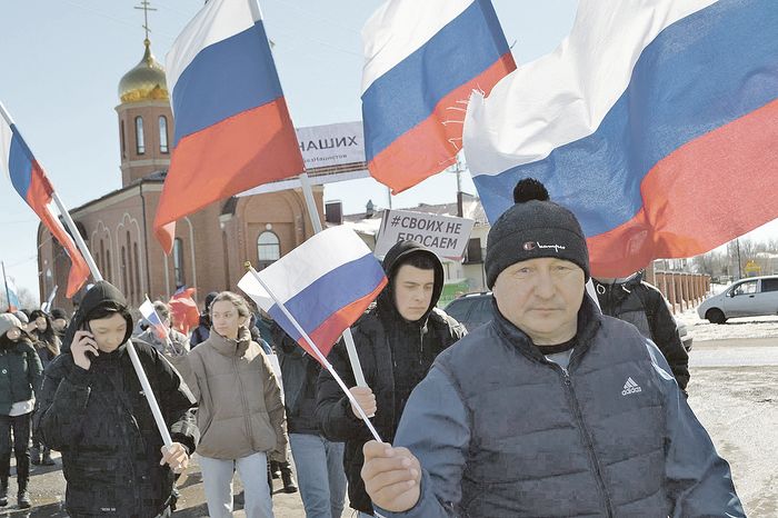 Хранителям  традиций и славы русского воинства