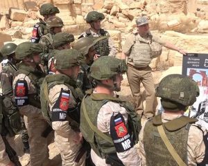 «Пальмира Севера» на территории древней Пальмиры.