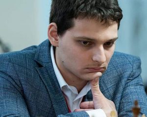 Гроссмейстер Александр ПРЕДКЕ.