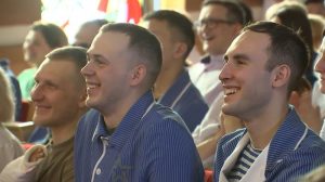 С песней к воинам мира