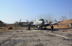 Ил-38 готовится к полёту.