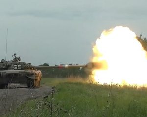 Доблестные воины с честью защищают нашу Родину