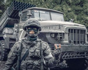 Российские военнослужащие, выполняющие задачи специальной военной операции, знают, что по всей стране и за её пределами проходят масштабные акции в их поддержку. Бойцы искренне благодарят за тёплые слова и передают огромный привет на Родину. Vсё обязательно будет хорошо!