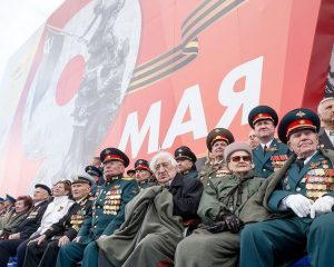Чтим и прославляем подвиг советского народа