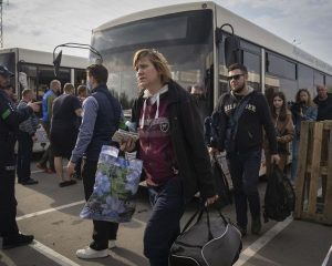 В трудный час не оставим в беде.