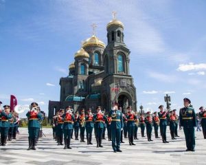 «Военные оркестры в парках».