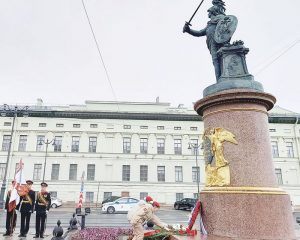 Цветы от наследников науки побеждать.