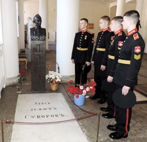 По заповедям Суворова.