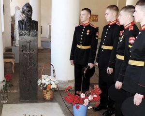 По заповедям Суворова.