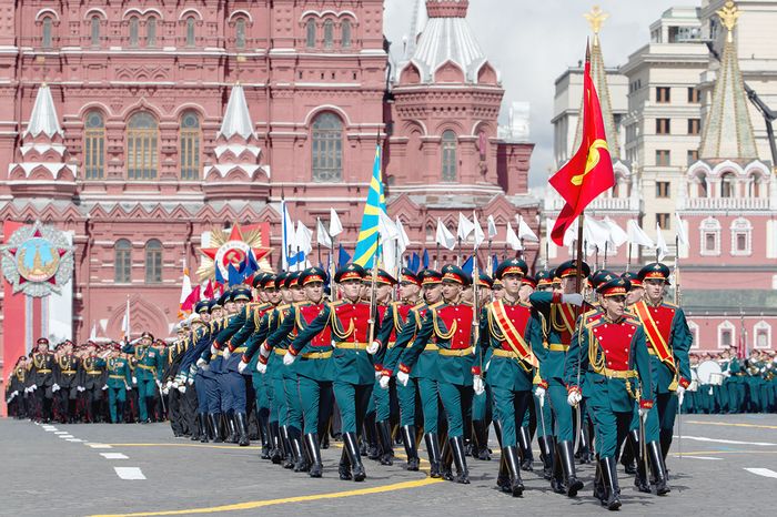 Мы гордимся непокорённым, доблестным поколением победителей
