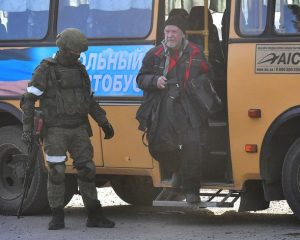 В беде нуждающихся не оставим.