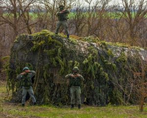Российские военнослужащие, выполняющие задачи специальной военной операции, знают, что по всей стране и за её пределами проходят масштабные акции в их поддержку. Бойцы искренне благодарят за тёплые слова и передают огромный привет на Родину. Vсё обязательно будет хорошо!