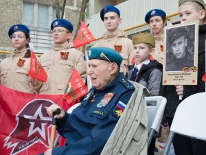 Праздник пришёл во двор  к фронтовику