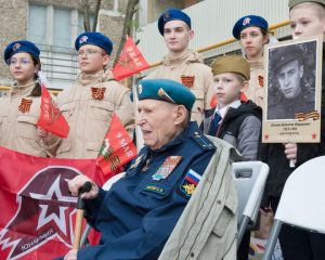 Праздник пришёл во двор к фронтовику