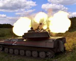 Немеркнущее сияние героических поступков потомков победителей.
