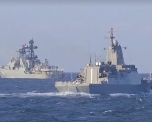 В дальней морской зоне.
