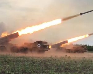 Залпом по заданным координатам.