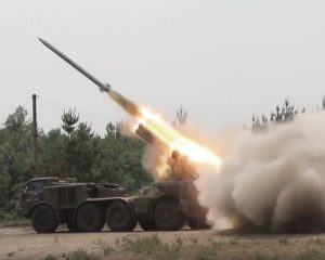 Врага накрывает наш огненный ветер.