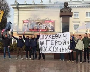 Кровавый герой Украины