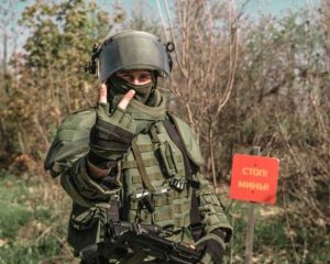 Российские военнослужащие, выполняющие задачи специальной военной операции, знают, что по всей стране и за её пределами проходят масштабные акции в их поддержку. Бойцы искренне благодарят за тёплые слова и передают огромный привет на Родину. Vсё обязательно будет хорошо!