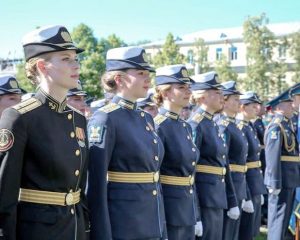 Салют в честь выпускников.